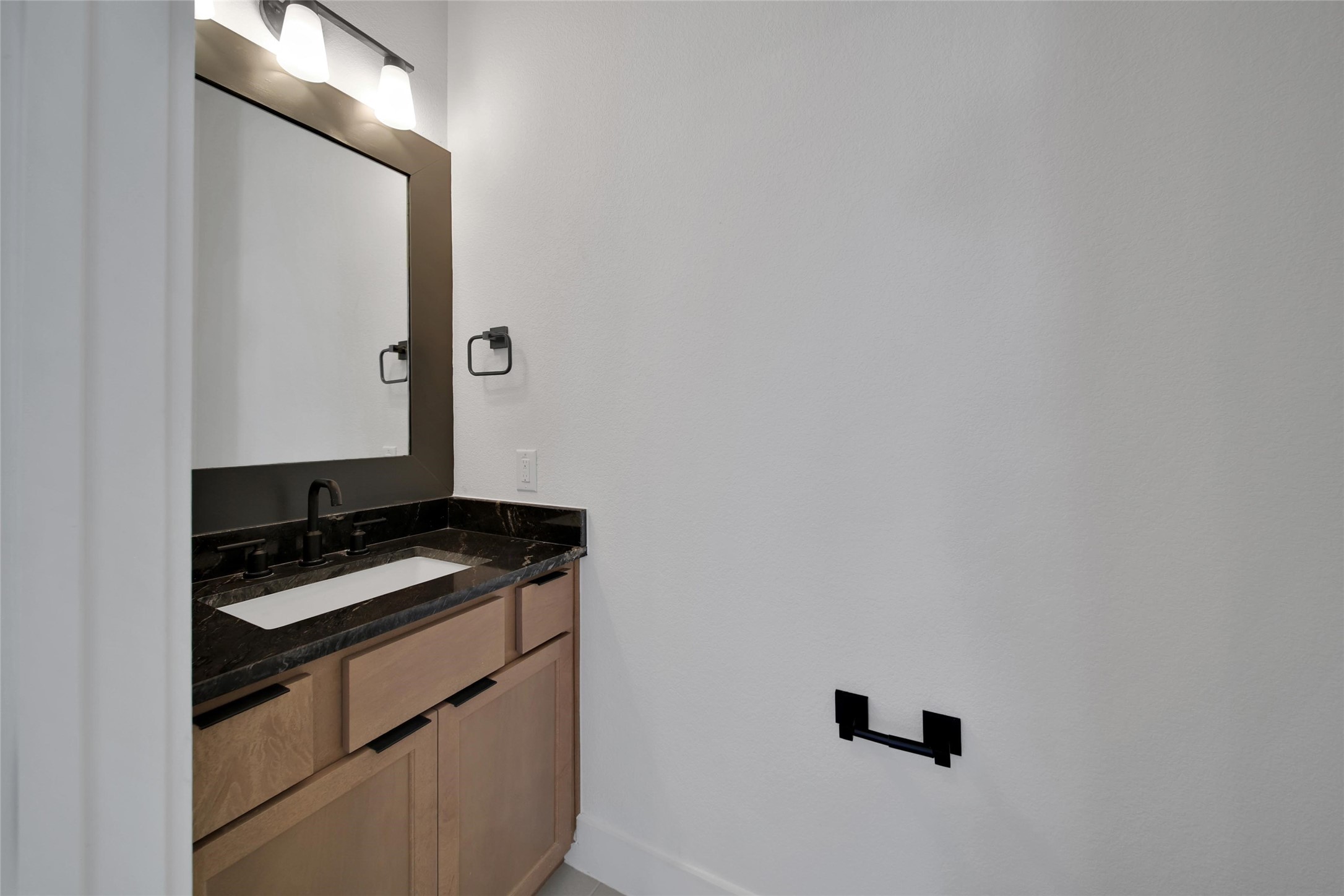 4404 Anthony Court Lane Seabrook, TX 77586 - Photo 18 of 36 a bathroom with a sink and a mirror