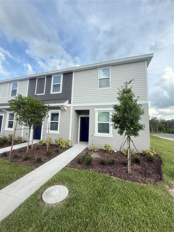 a view of a house with a yard