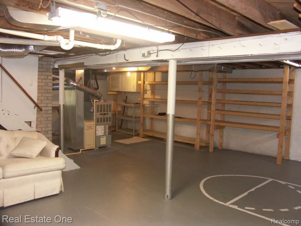 6233 Waldon Road Clarkston, MI 48346 - Photo 37 of 41 lots of storage areas