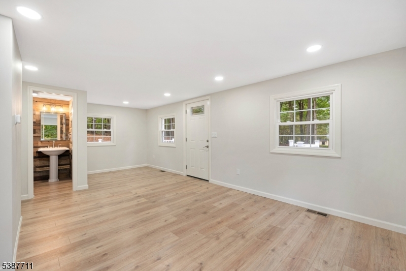 294 New Road Montague, NJ 07827 - Photo 4 of 31