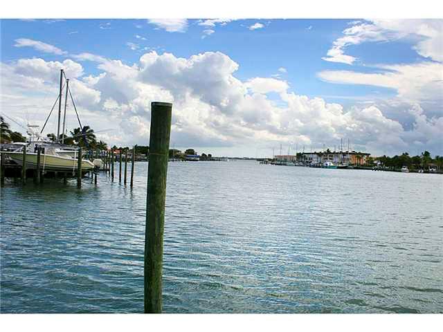 1580 Island Cove Road Fort Pierce, FL 34949 - Photo 5 of 25 Gallery Image 5
