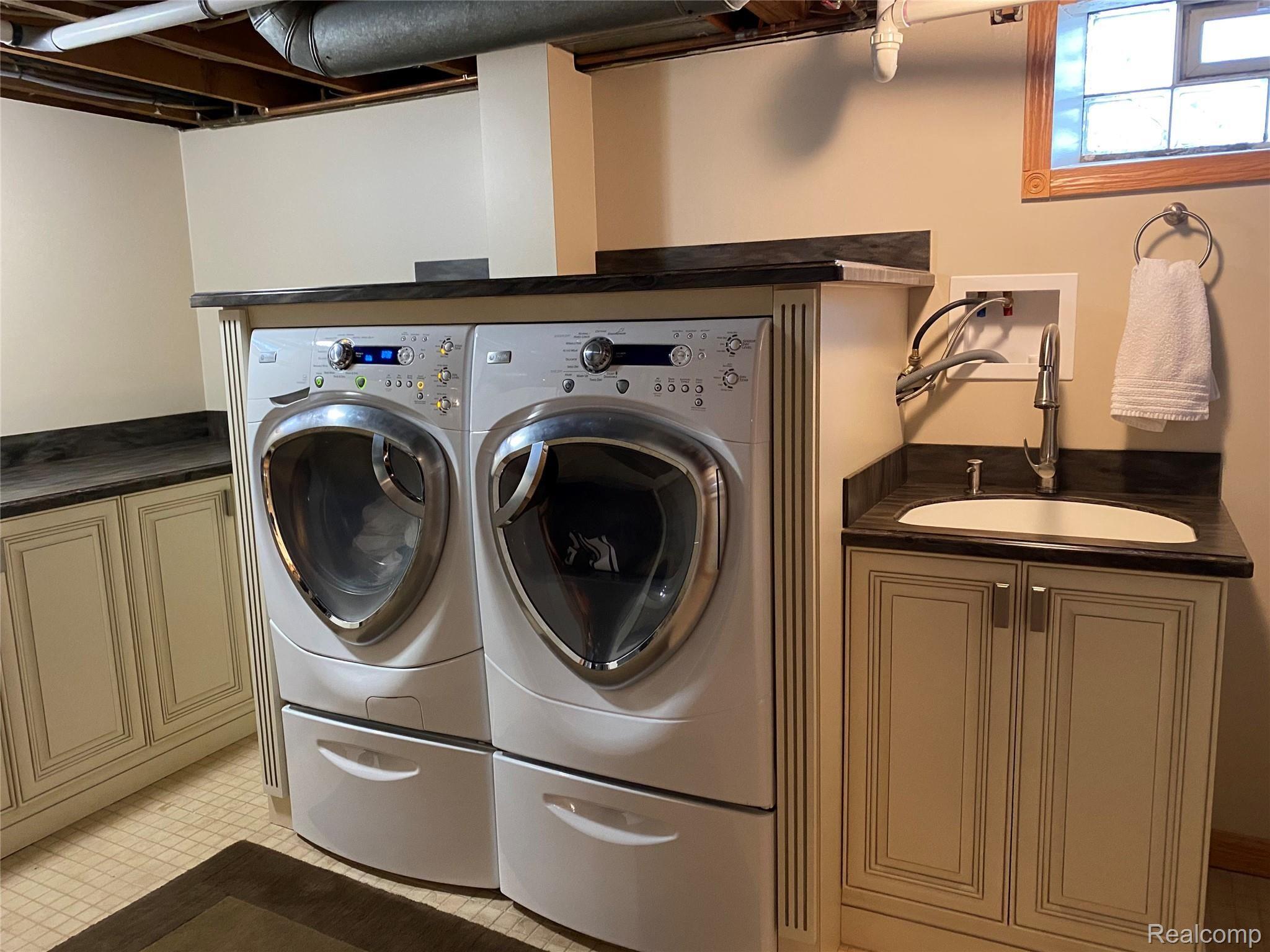 9701 Ruth Avenue Allen Park, MI 48101 - Photo 31 of 40 32C73956-D2F4-4F2C-AAB4-36405099745B.jpeg