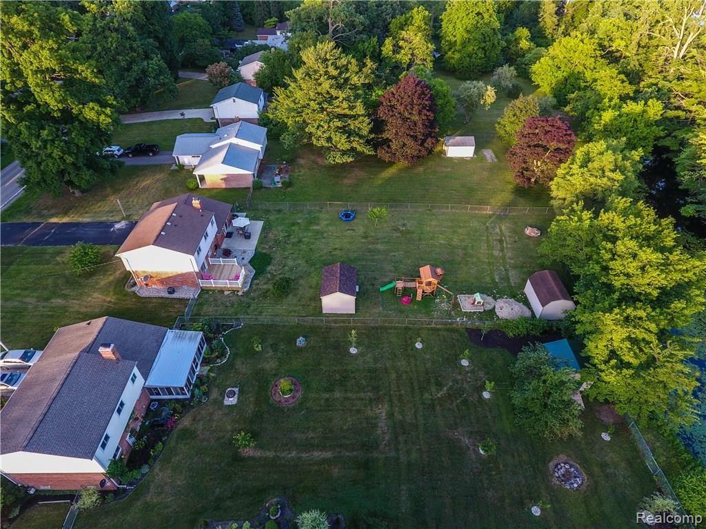 7027 Hatchery Road Waterford, MI 48327 - Photo 28 of 31 7027-103.jpg
