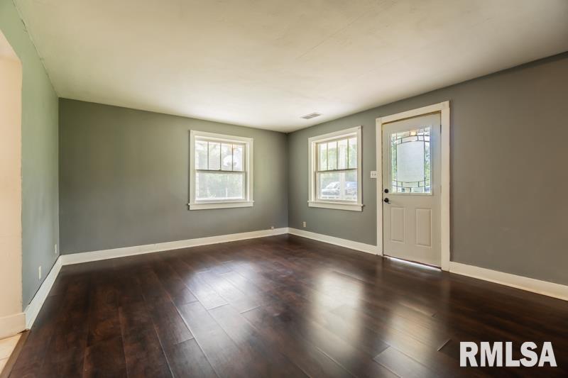 1429 East Resthaven Road Peoria, IL 61615 - Photo 6 of 37 Gallery Image 6