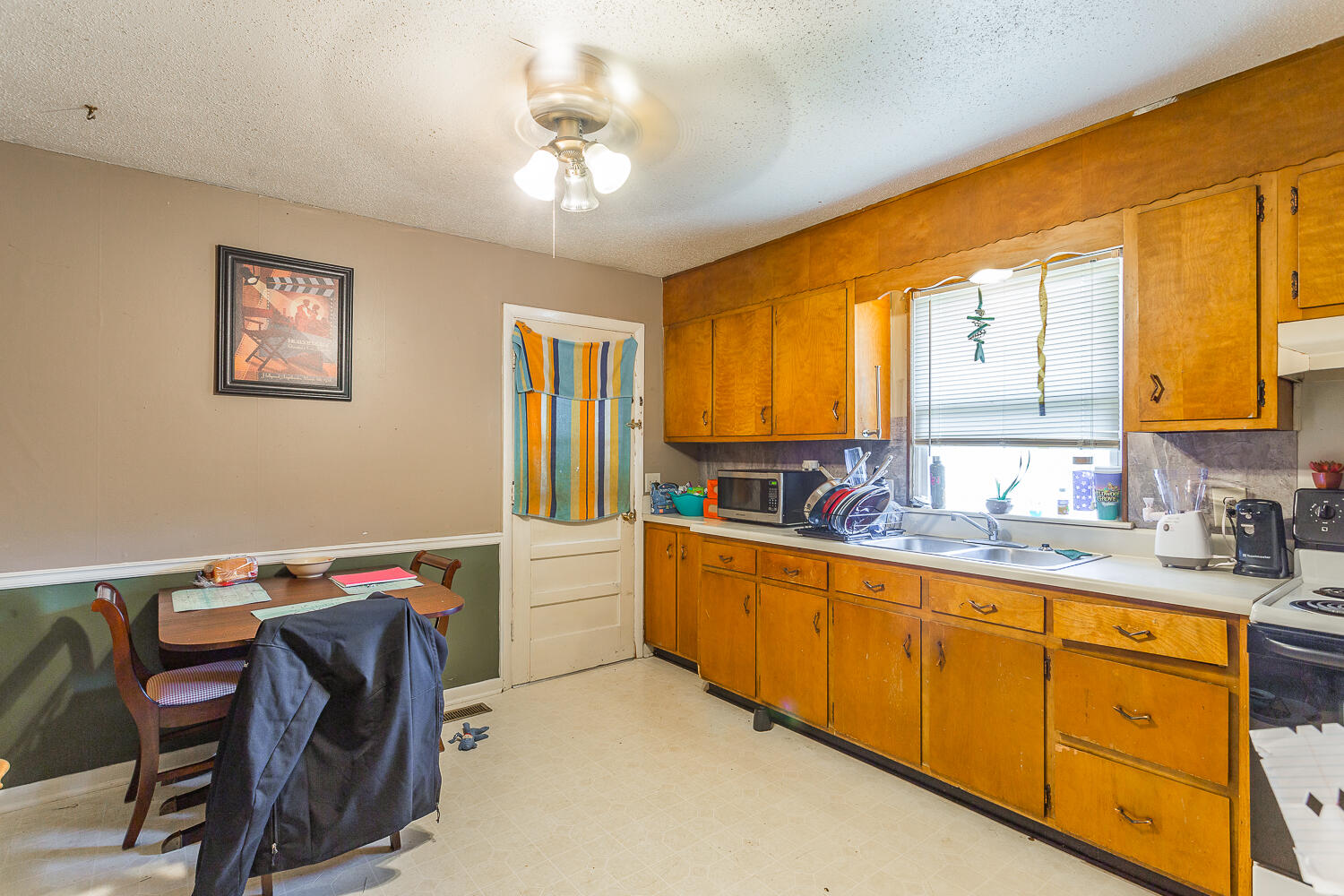 294-296 Mcafee Road Rossville, GA 30741 - Photo 13 of 26 294 Kitchen