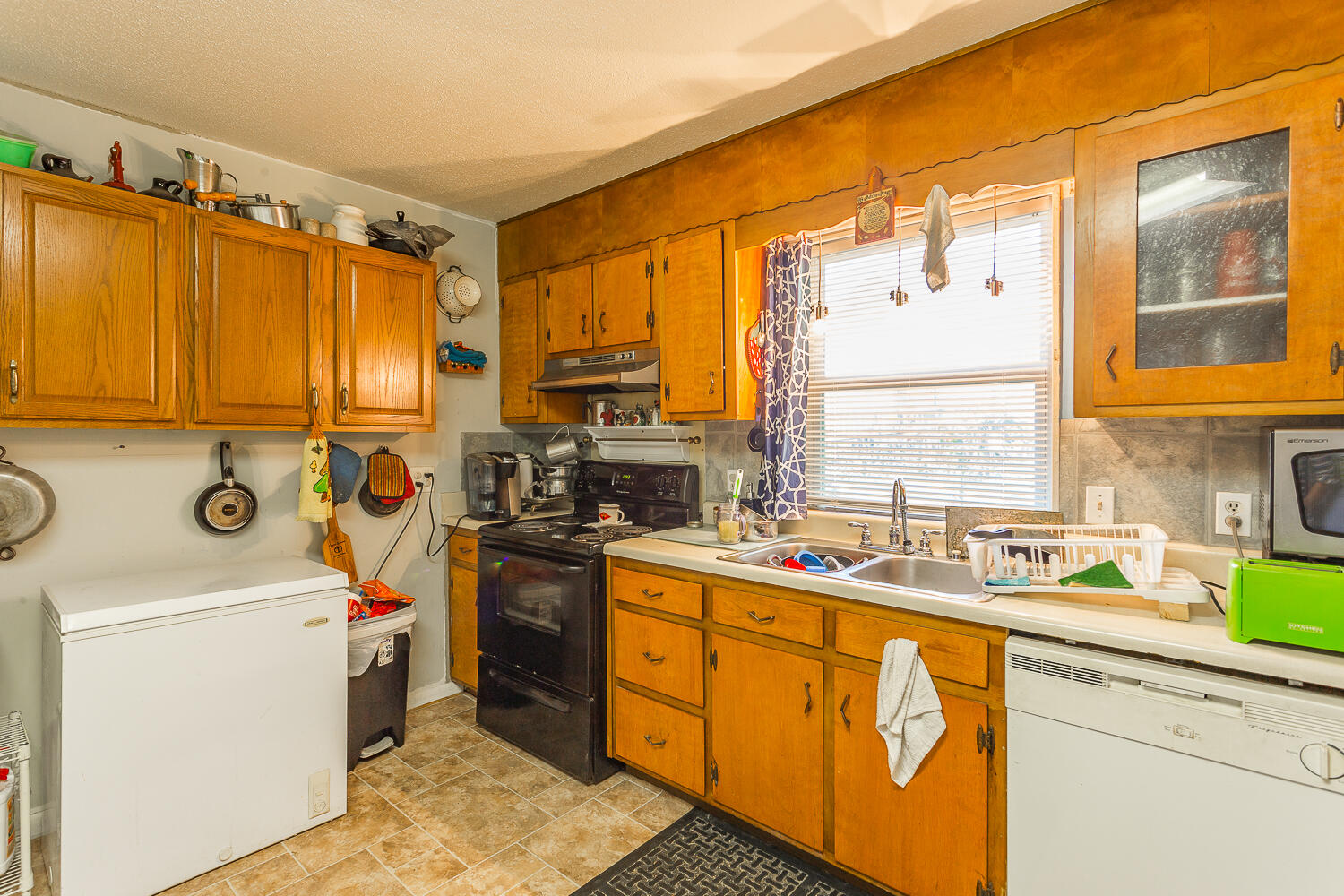 294-296 Mcafee Road Rossville, GA 30741 - Photo 22 of 26 296 Kitchen