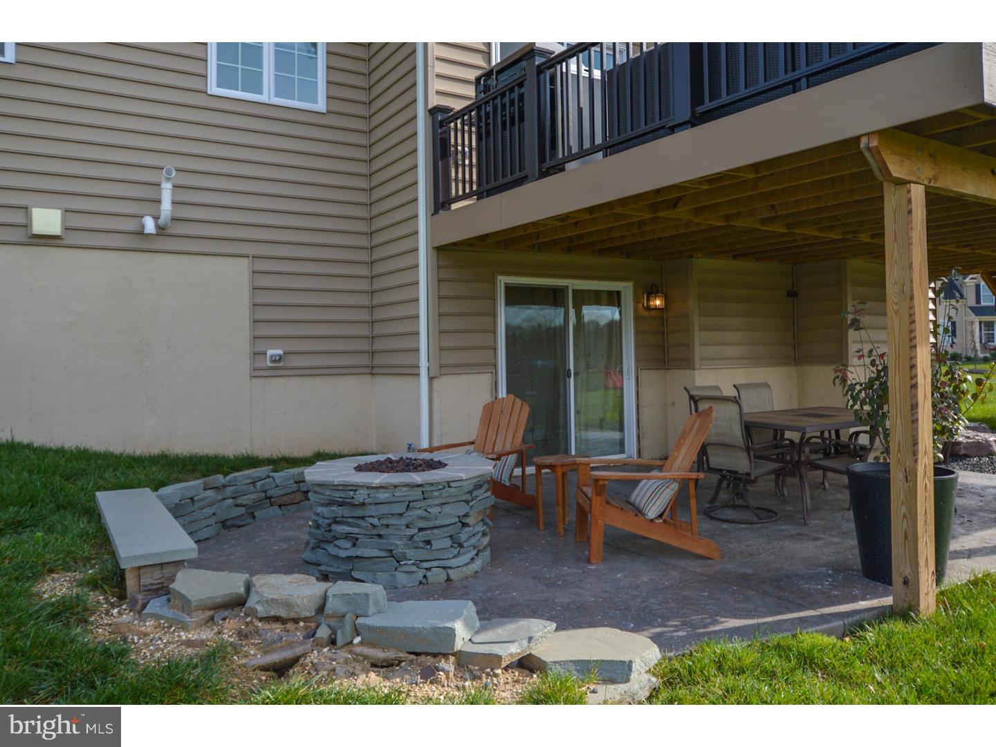 359 Meadow Lane Telford, PA 18969 - Photo 23 of 25 Exterior Back