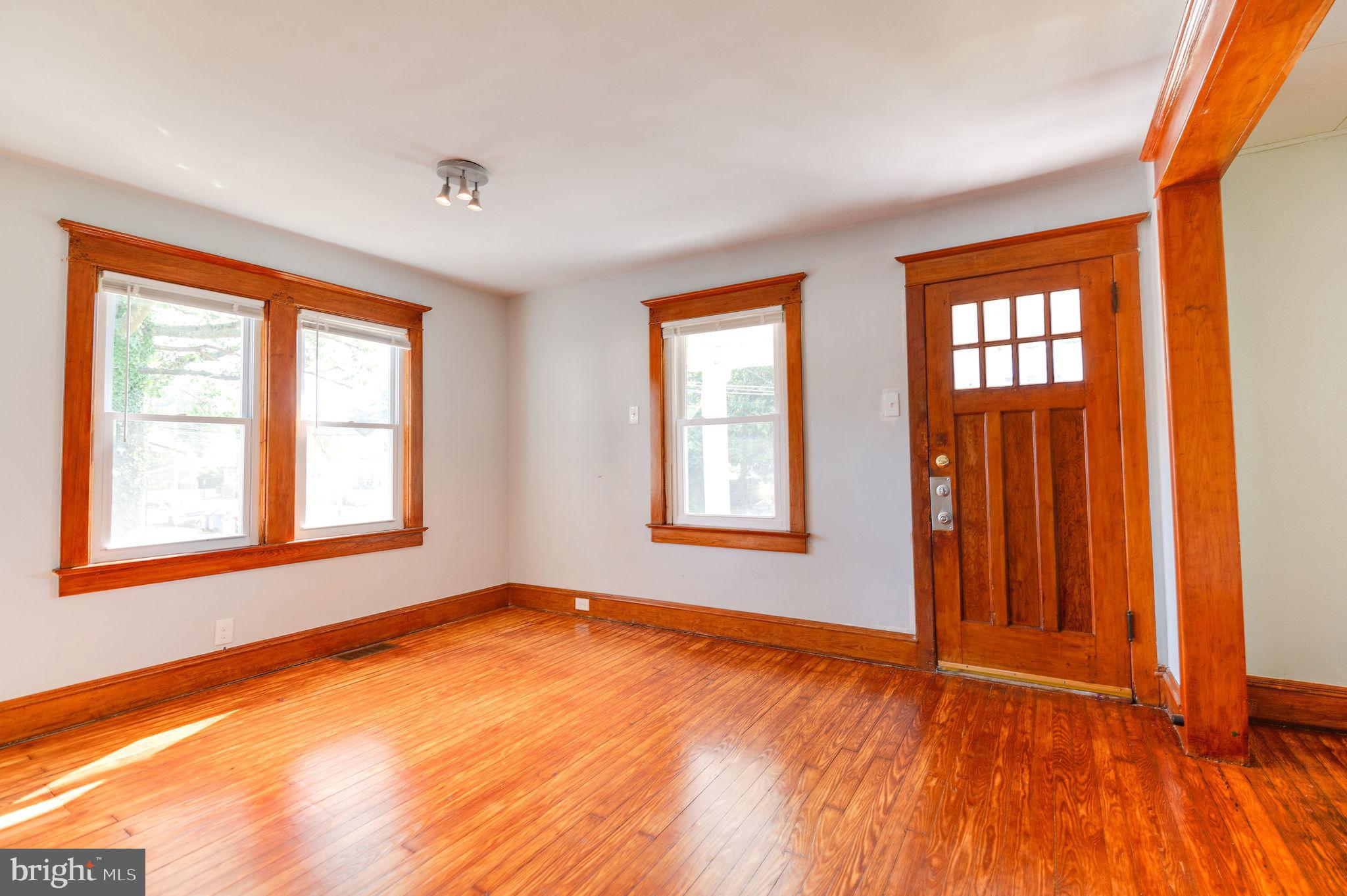 118 Spring Street Woodbury, NJ 08096 - Photo 2 of 22 Living Room