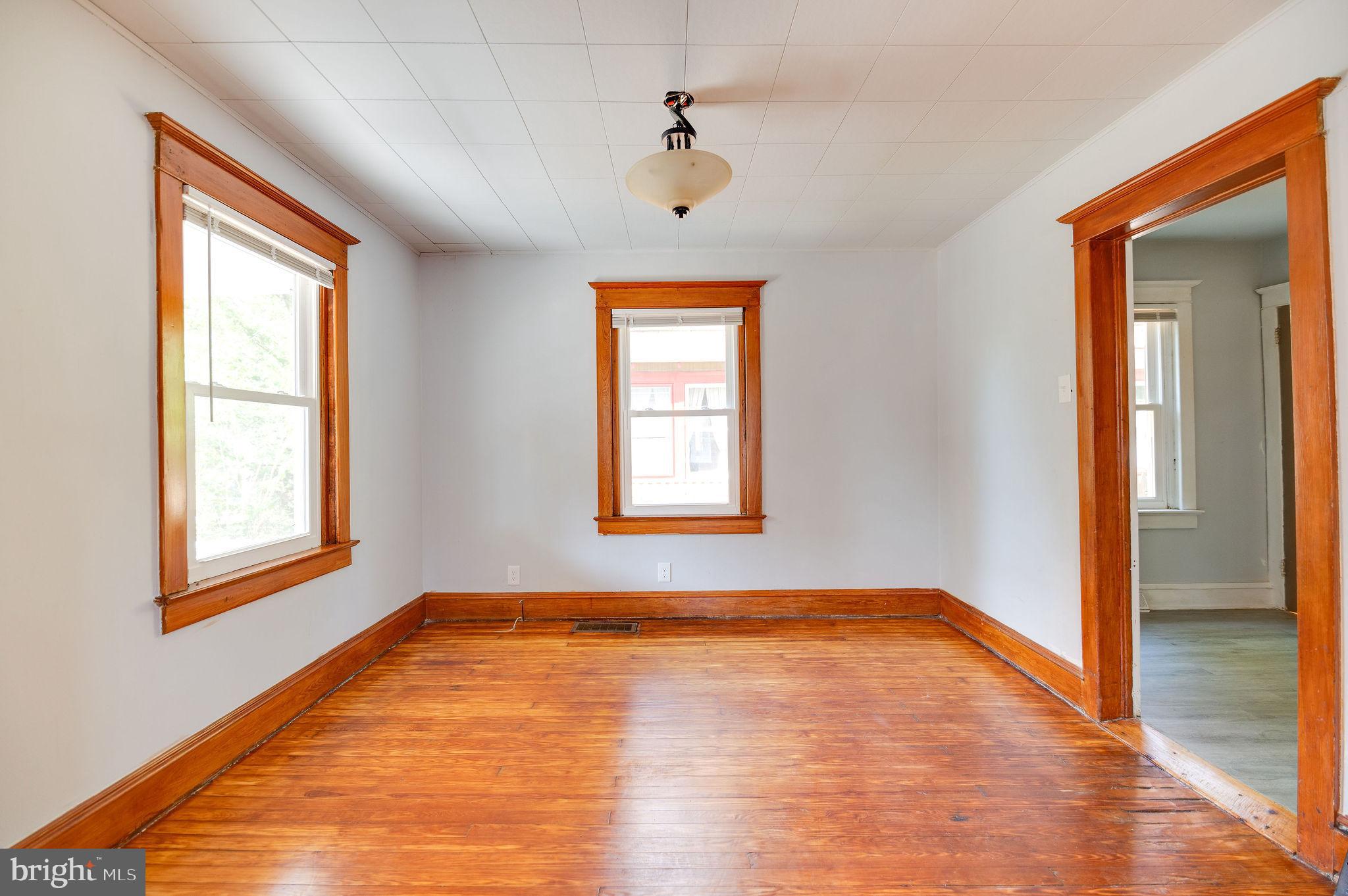 118 Spring Street Woodbury, NJ 08096 - Photo 4 of 22 Dining Room