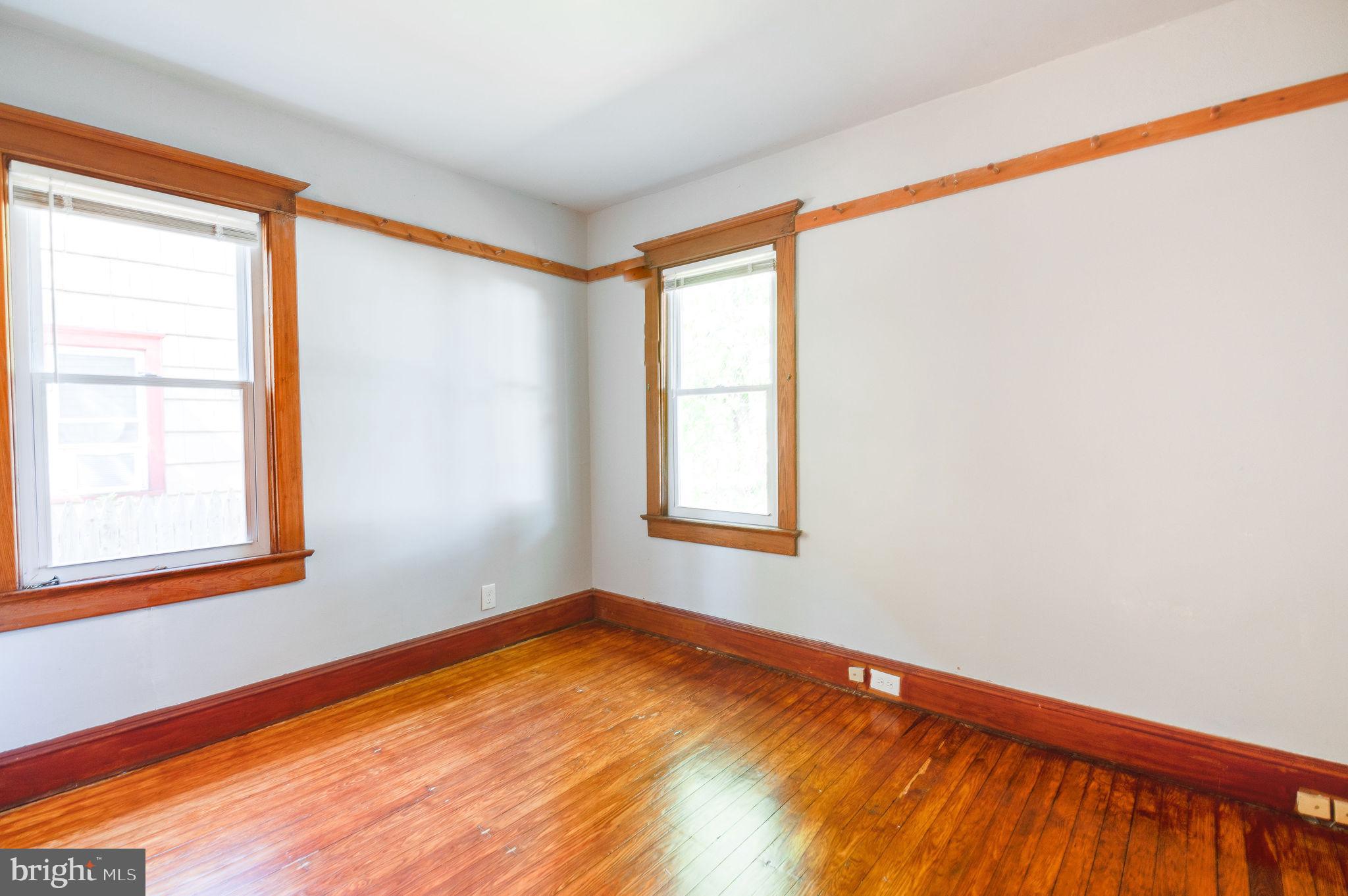 118 Spring Street Woodbury, NJ 08096 - Photo 6 of 22 1st Flr Bedroom