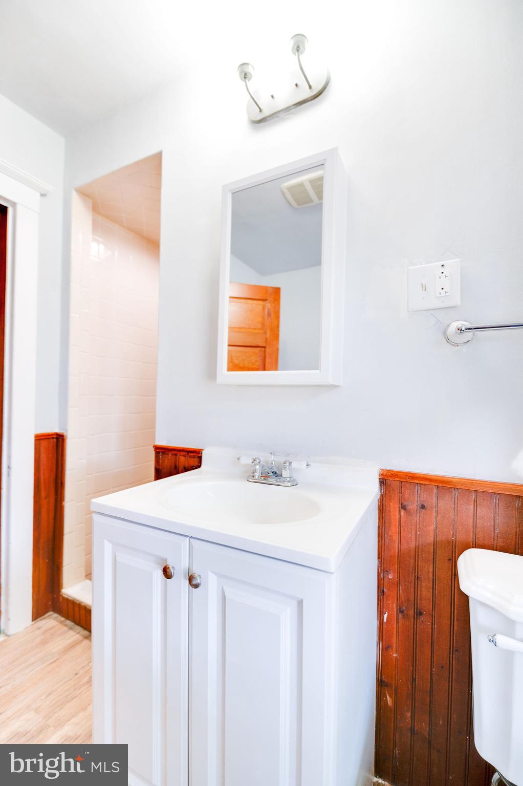 118 Spring Street Woodbury, NJ 08096 - Photo 9 of 22 Full Bath
