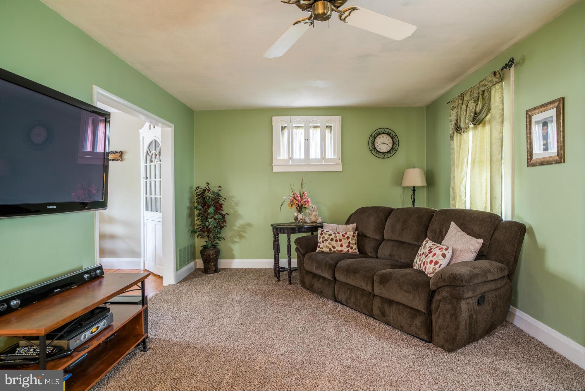 209 Wampler Road Baltimore, MD 21220 - Photo 5 of 30 Living Room