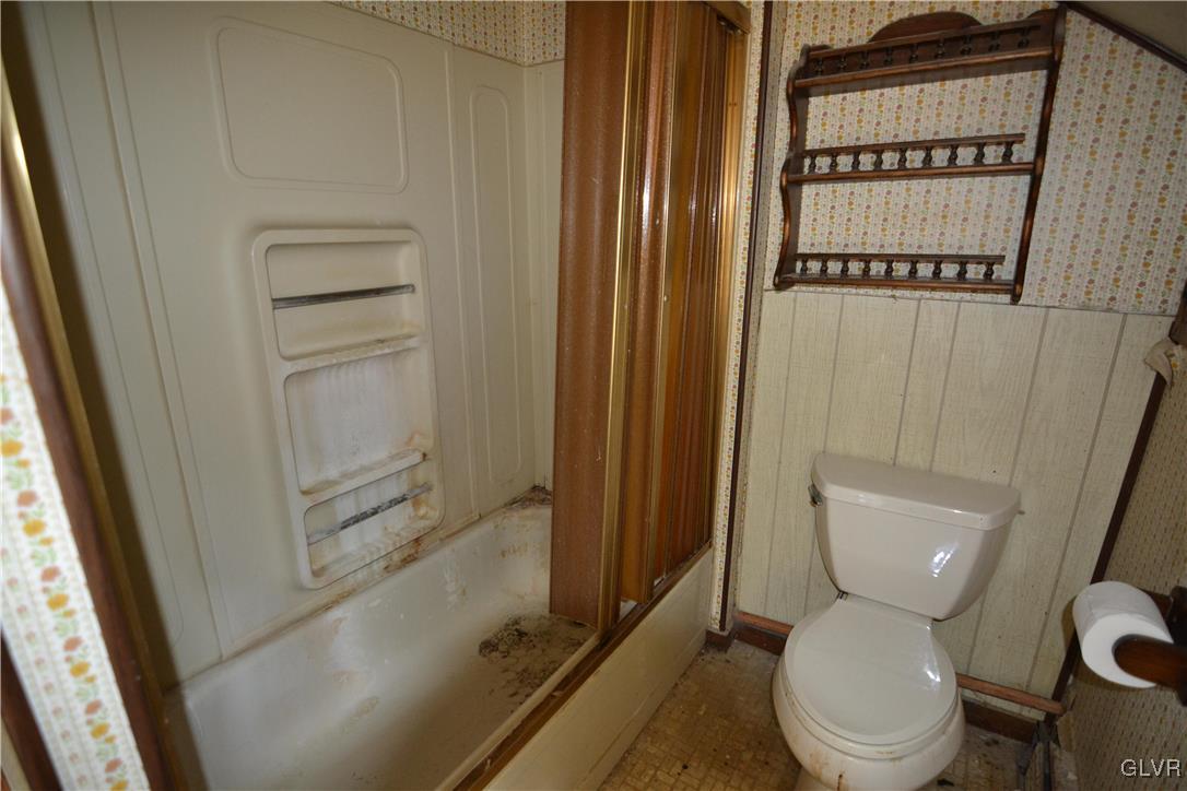 805 5 Points Richmond Road Bangor, PA 18013 - Photo 17 of 21 a bathroom with a toilet and a shower
