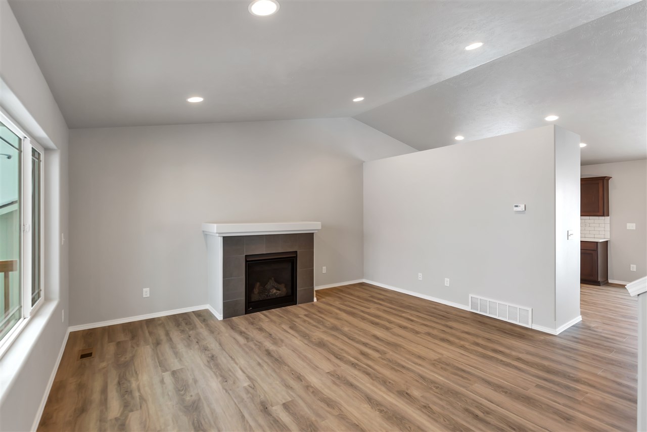 18304 Selkirk Estates Road Greenacres, WA 99016 - Photo 3 of 20 Gallery Image 3