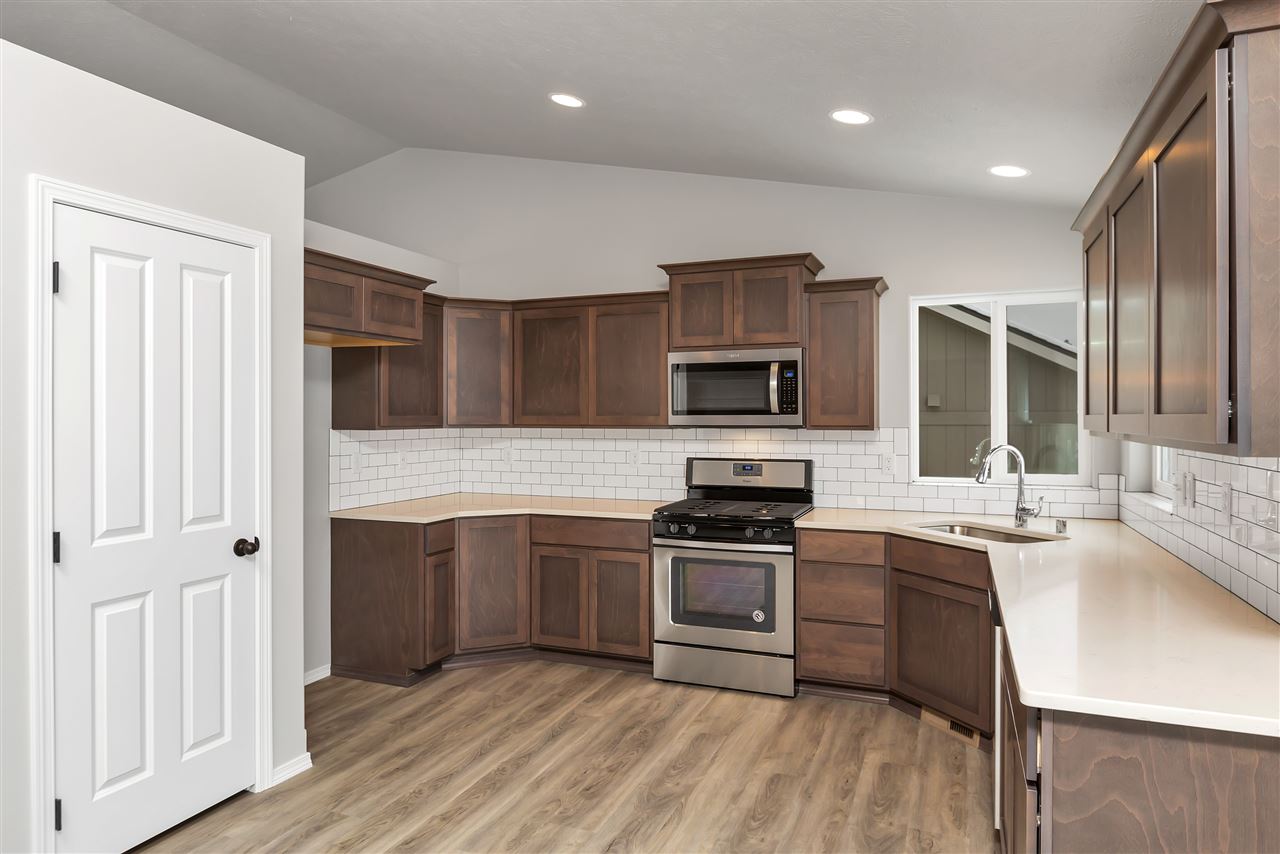 18304 Selkirk Estates Road Greenacres, WA 99016 - Photo 5 of 20 Gallery Image 5