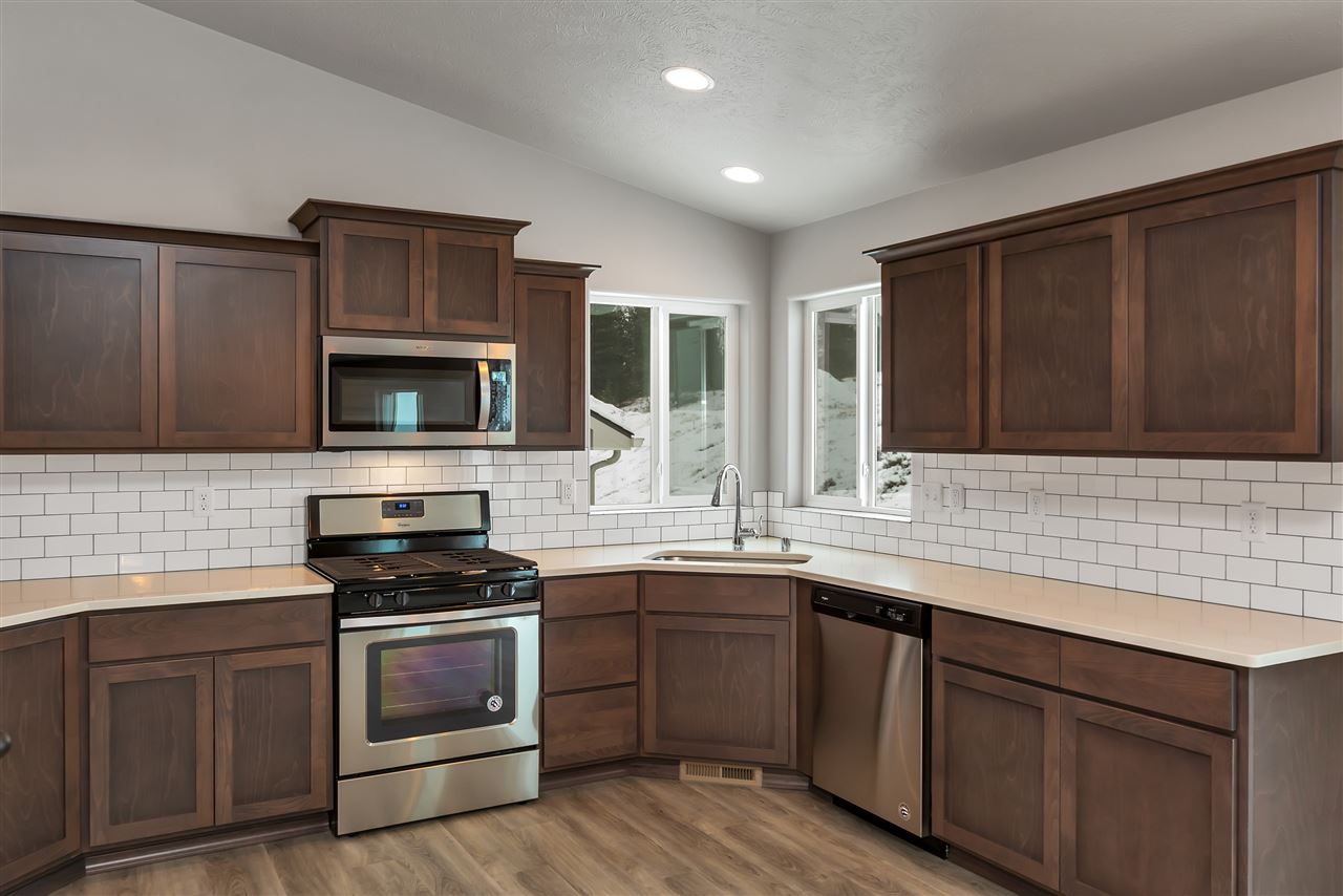 18304 Selkirk Estates Road Greenacres, WA 99016 - Photo 6 of 20 Gallery Image 6