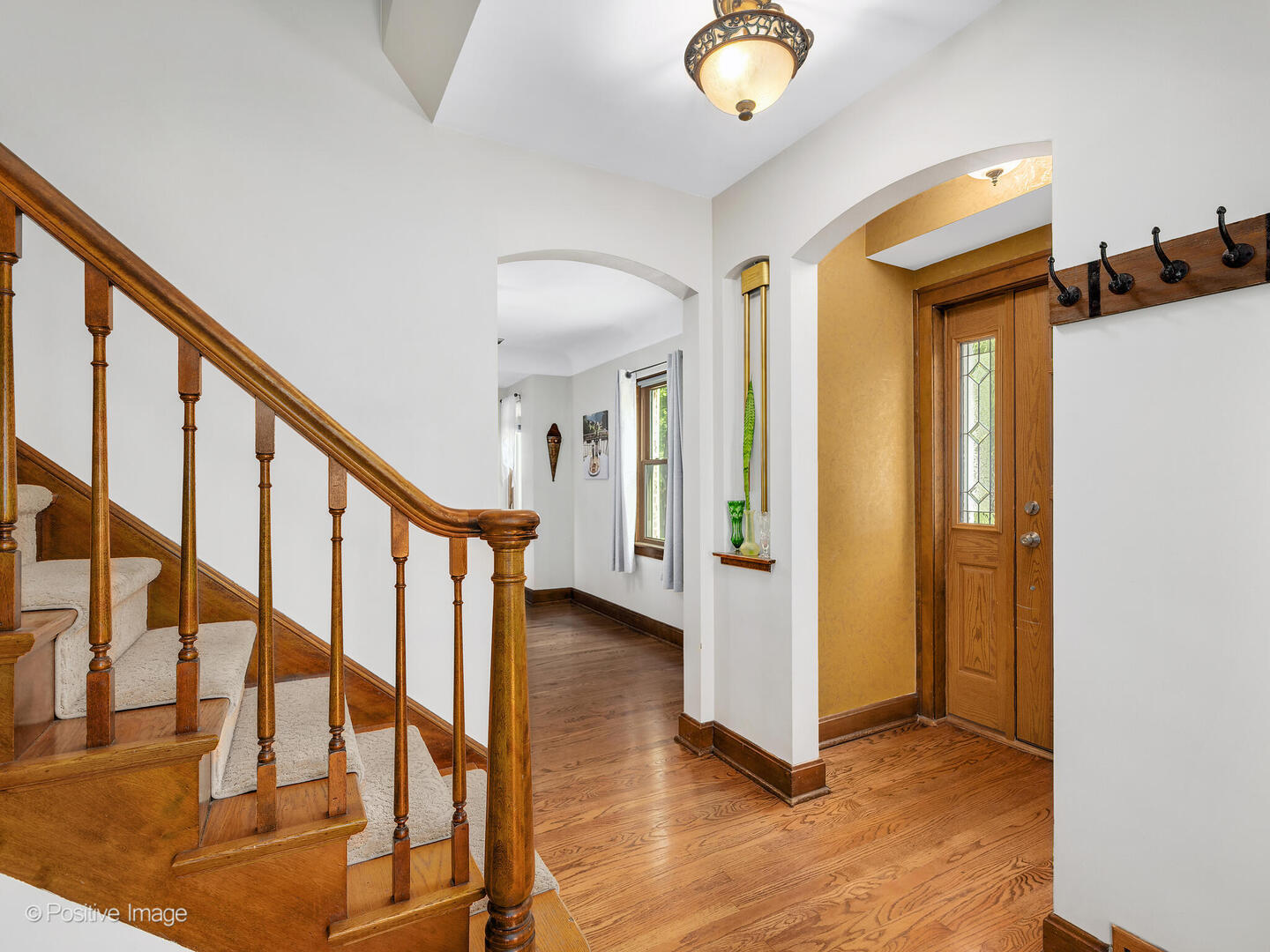 82 Northgate Road Riverside, IL 60546 - Photo 3 of 27 a view of an entryway