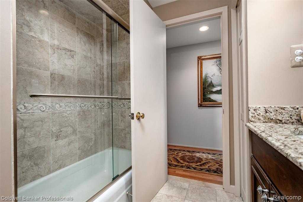 329 Lake Shore Road Grosse Pointe Farms, MI 48236 - Photo 23 of 41