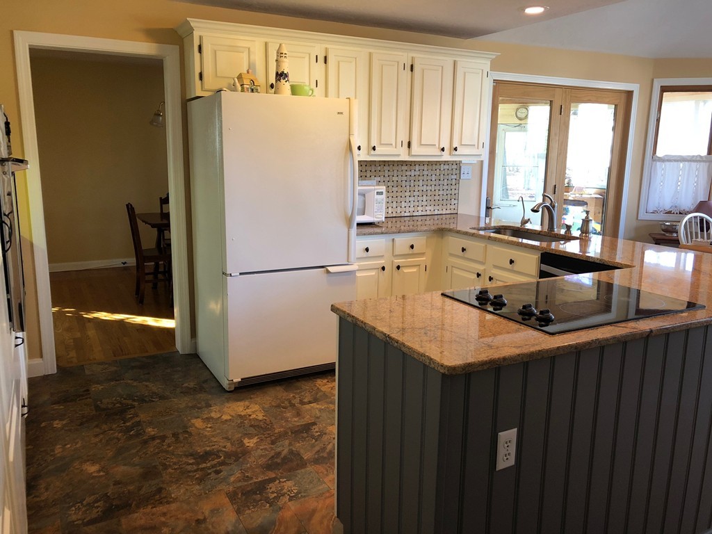 7 Coldbrook Road Millbury, MA 01527 - Photo 8 of 19 Gallery Image 8