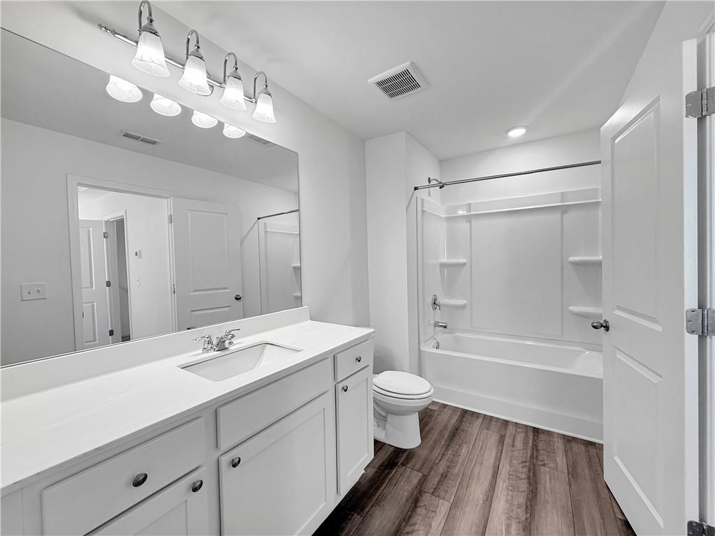 3523 Condor Court Atlanta, GA 30331 - Photo 13 of 23 a bathroom with a tub a sink and mirror