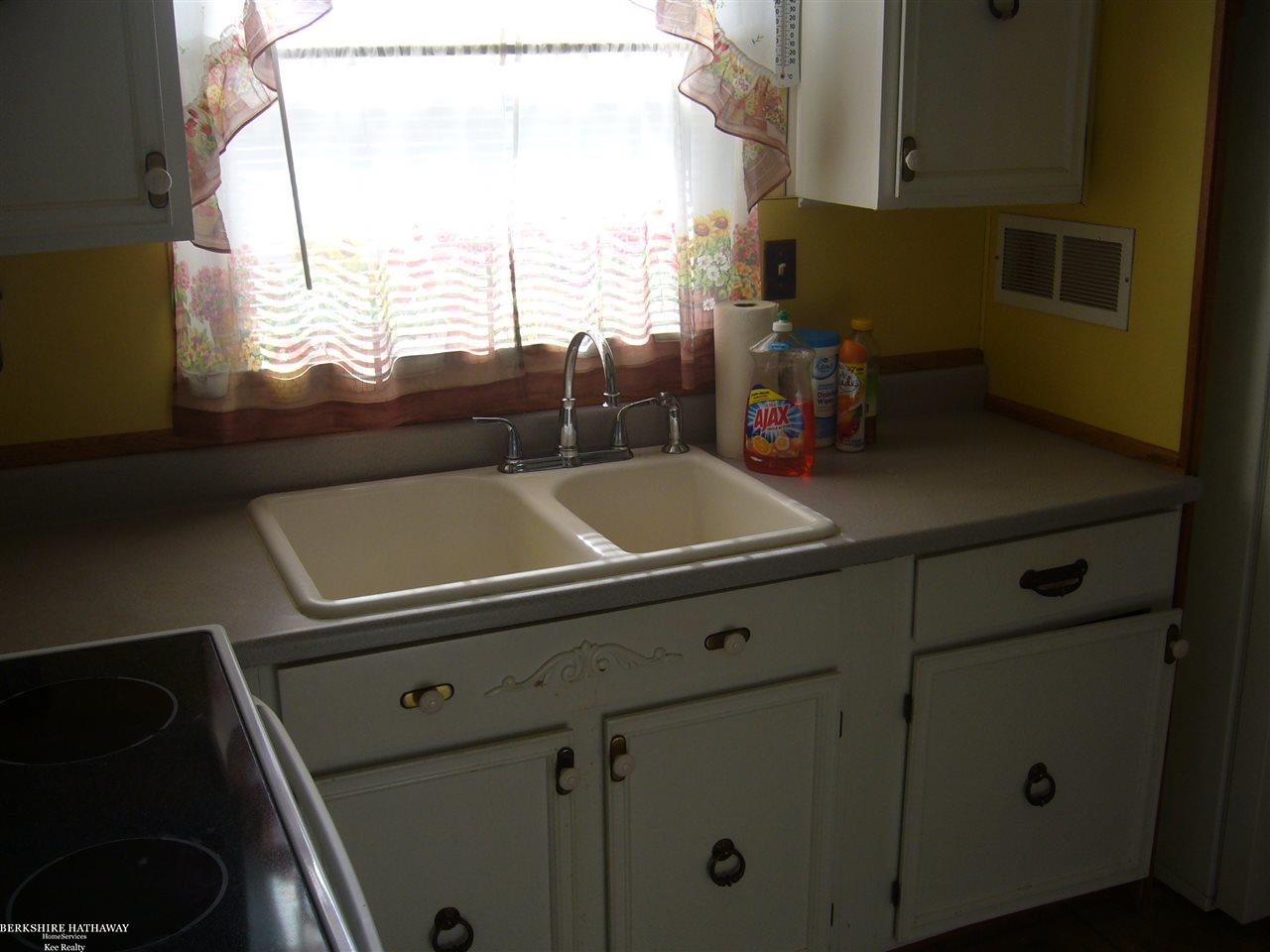 4221 Highland Road Milford, MI 48380 - Photo 16 of 33 50028301-15.JPG