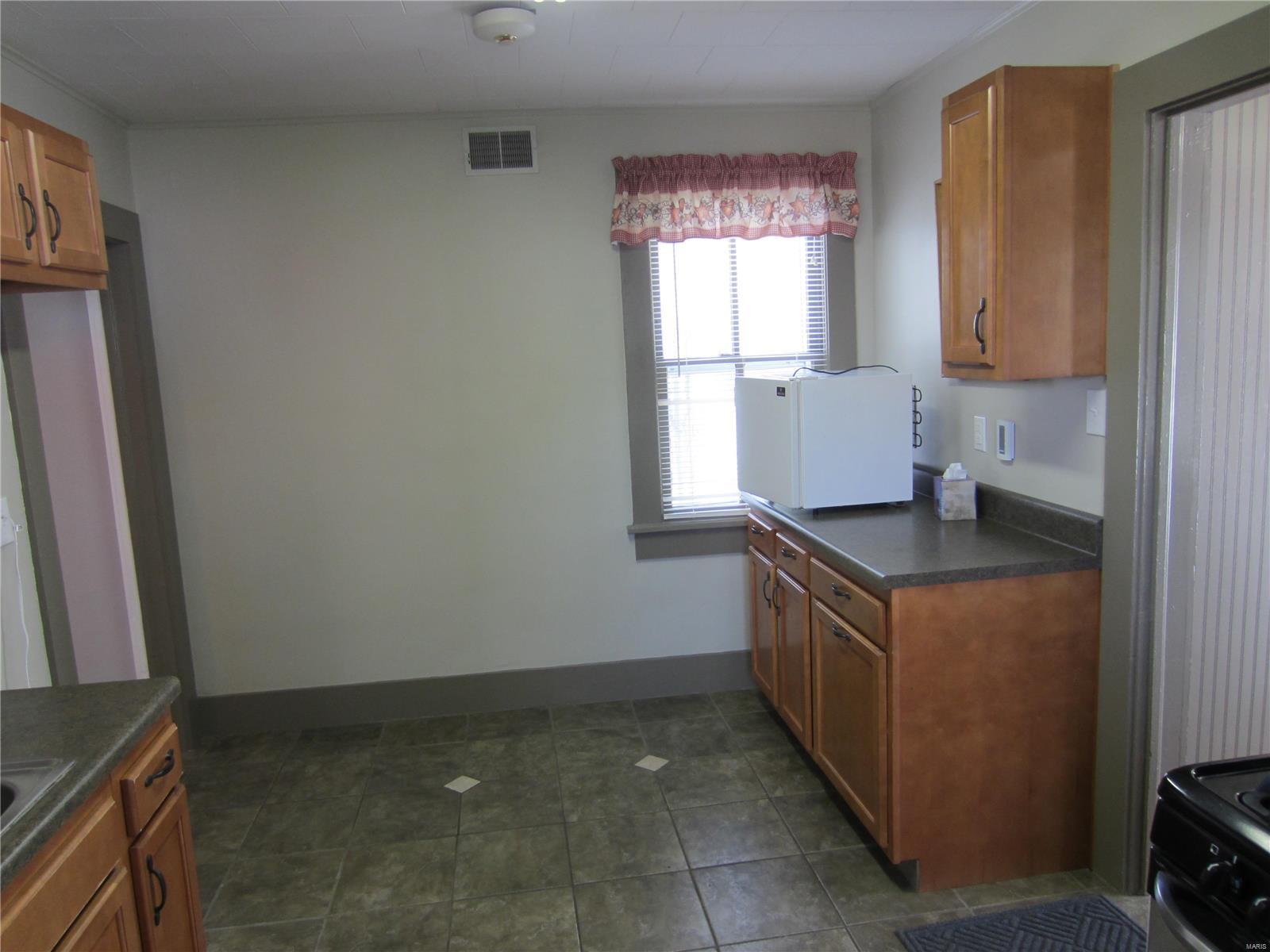 421 3rd Street Carrollton, IL 62016 - Photo 8 of 32 Gallery Image 8