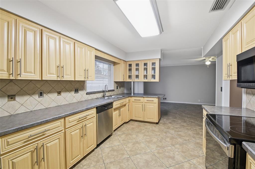 1534 Lagoon Road Lakeland, FL 33803 - Photo 13 of 40