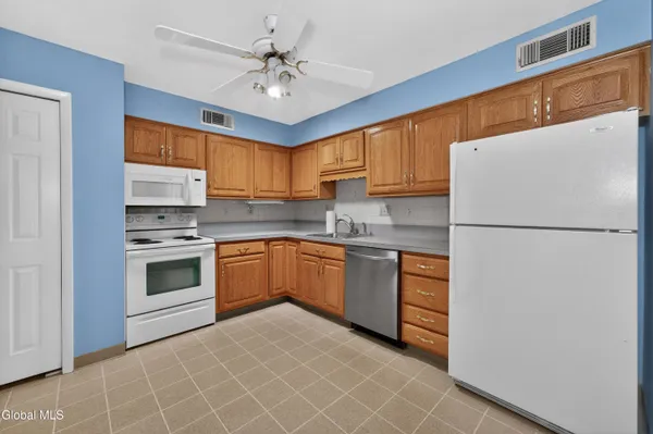 $258,000 | 4 C Lacosta Drive, Clifton Park, NY 12065