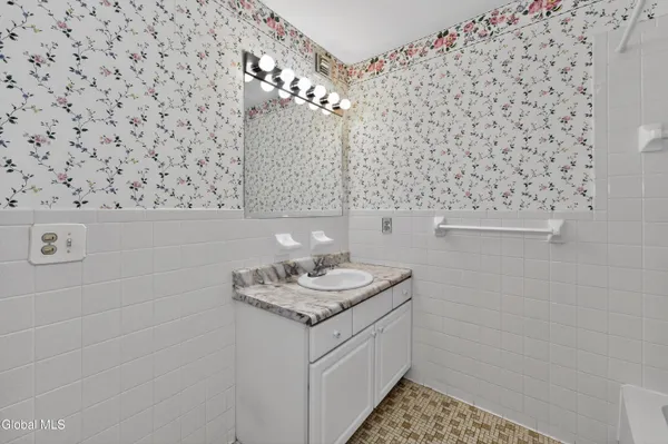 $258,000 | 4 C Lacosta Drive, Clifton Park, NY 12065