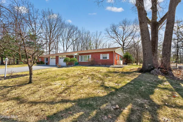 $258,000 | 4 C Lacosta Drive, Clifton Park, NY 12065