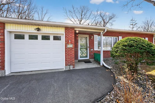 $258,000 | 4 C Lacosta Drive, Clifton Park, NY 12065