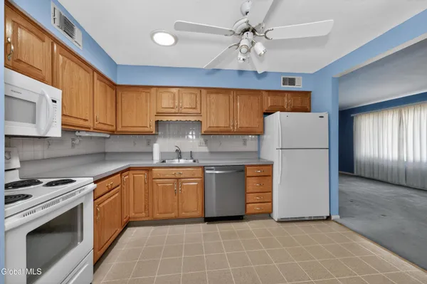 $258,000 | 4 C Lacosta Drive, Clifton Park, NY 12065