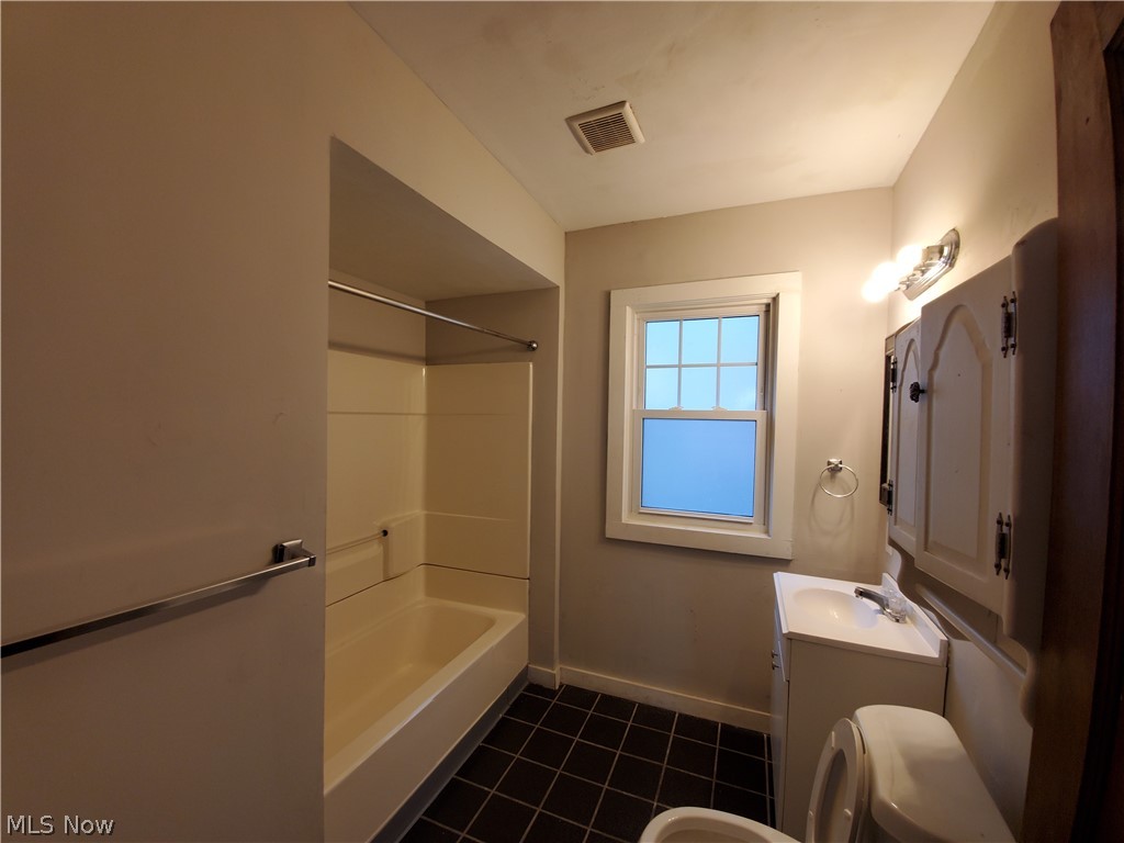 1632 Eddington Road Cleveland, OH 44118 - Photo 9 of 14 Gallery Image 9