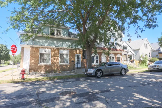 $879,900 | 3700 East Pulaski Avenue, Unit 3706, Cudahy, WI 53110