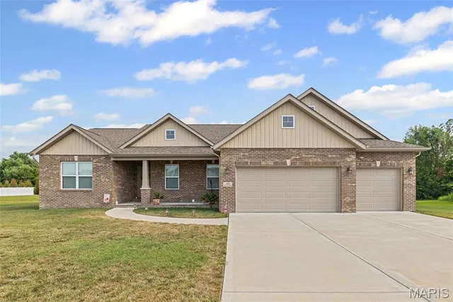 $365,000 | 261 Emerald Way, Granite City, IL 62040