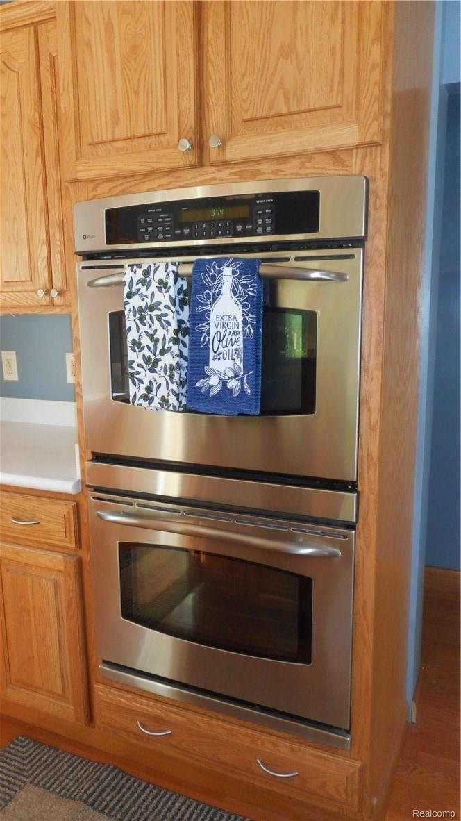 35804 John R Street Wayne, MI 48184 - Photo 10 of 80 Newer Stainless double oven