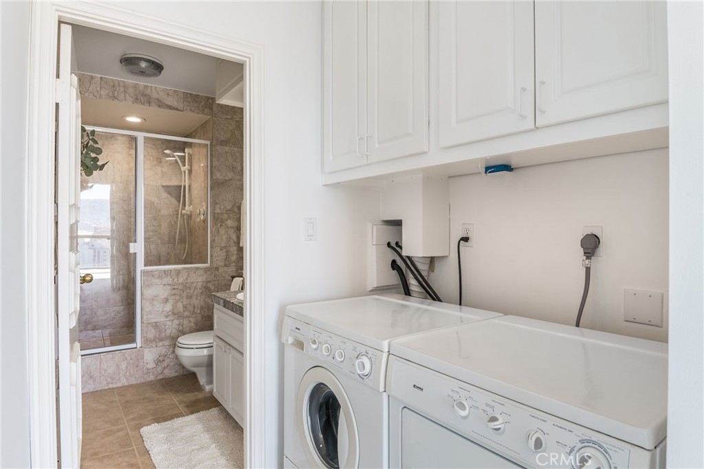 531 Esplanade, Unit 916 Redondo Beach, CA 90277 - Photo 18 of 41 a view of bathroom with dual sinks