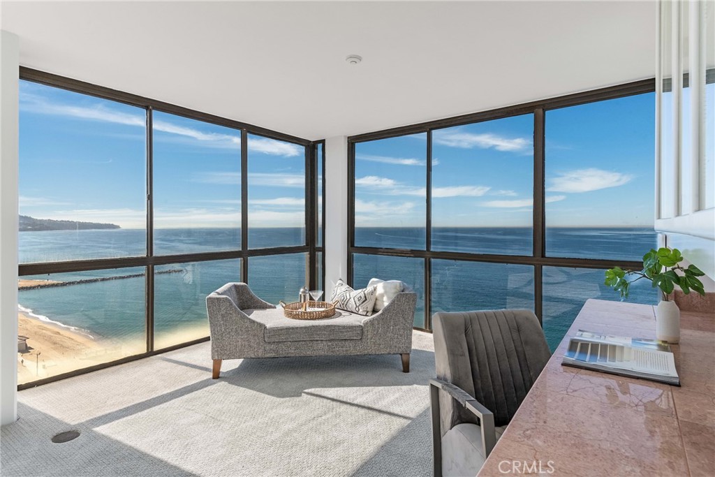 531 Esplanade, Unit 916 Redondo Beach, CA 90277 - Photo 20 of 41 a living room with couch and a window