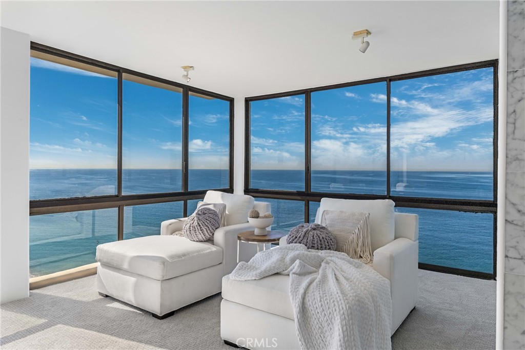 531 Esplanade, Unit 916 Redondo Beach, CA 90277 - Photo 6 of 41 a bedroom with two beds and large window