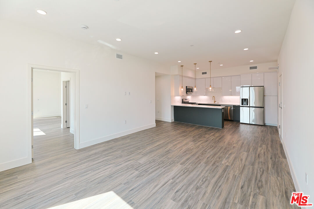 4000 Mont Clair Street, Unit 201 Los Angeles, CA 90018 - Photo 13 of 21 a view of kitchen and kitchen with electric equipment
