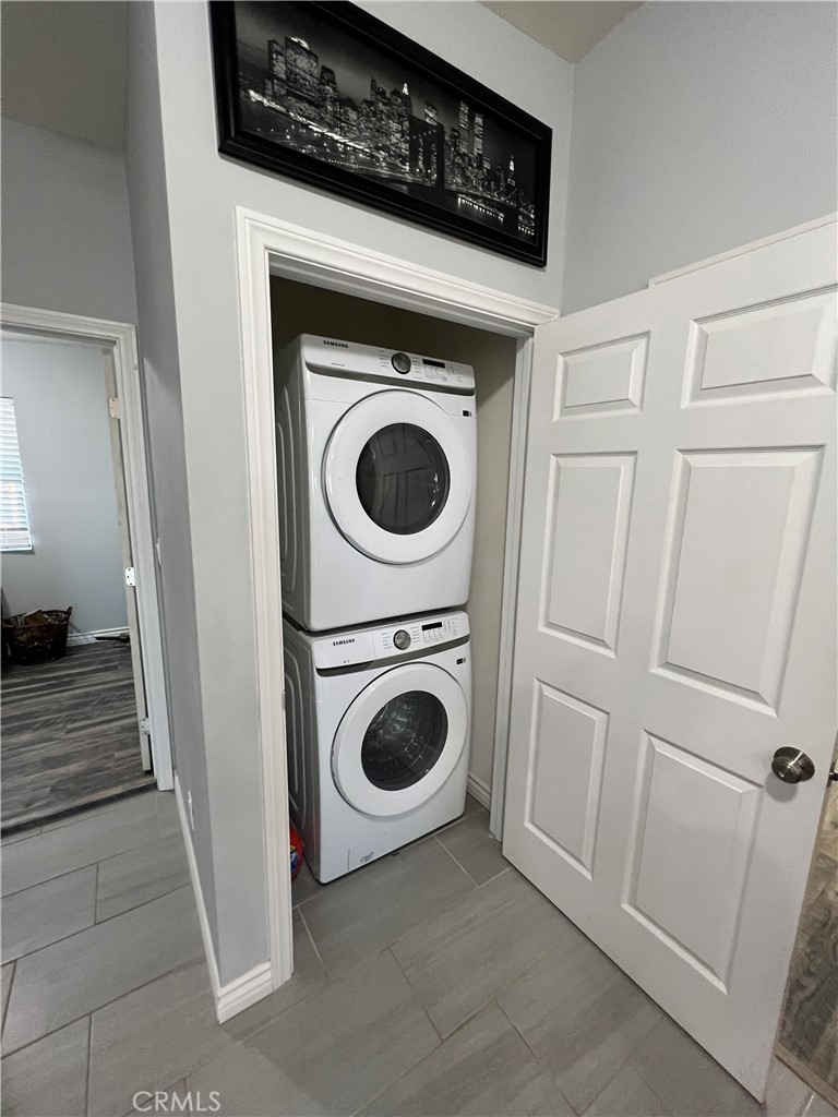 20240 Juniper Road Apple Valley, CA 92308 - Photo 12 of 25 a utility room with dryer and washer