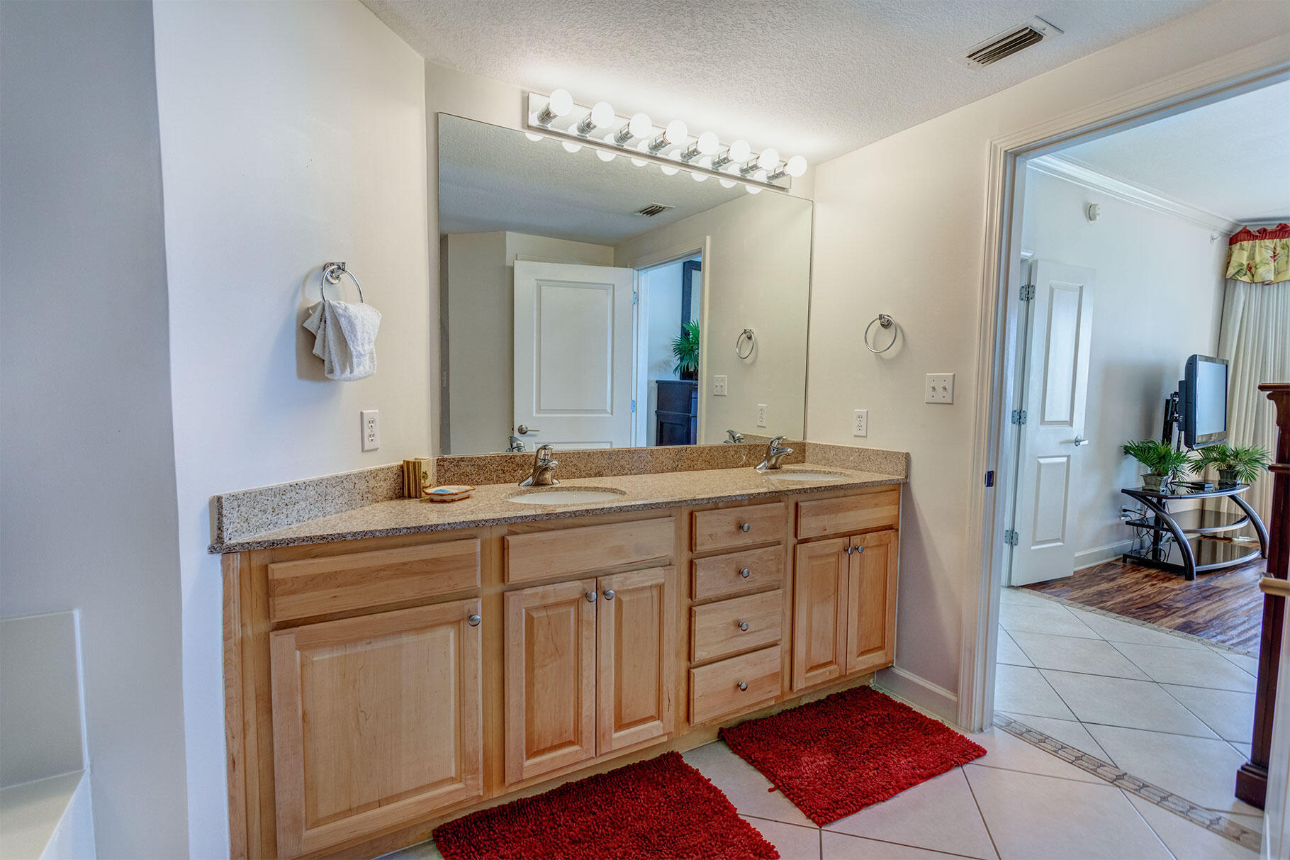 10713 Front Beach Road, Unit 401 Panama City Beach, FL 32408 - Photo 18 of 28 MBR-Bath-2