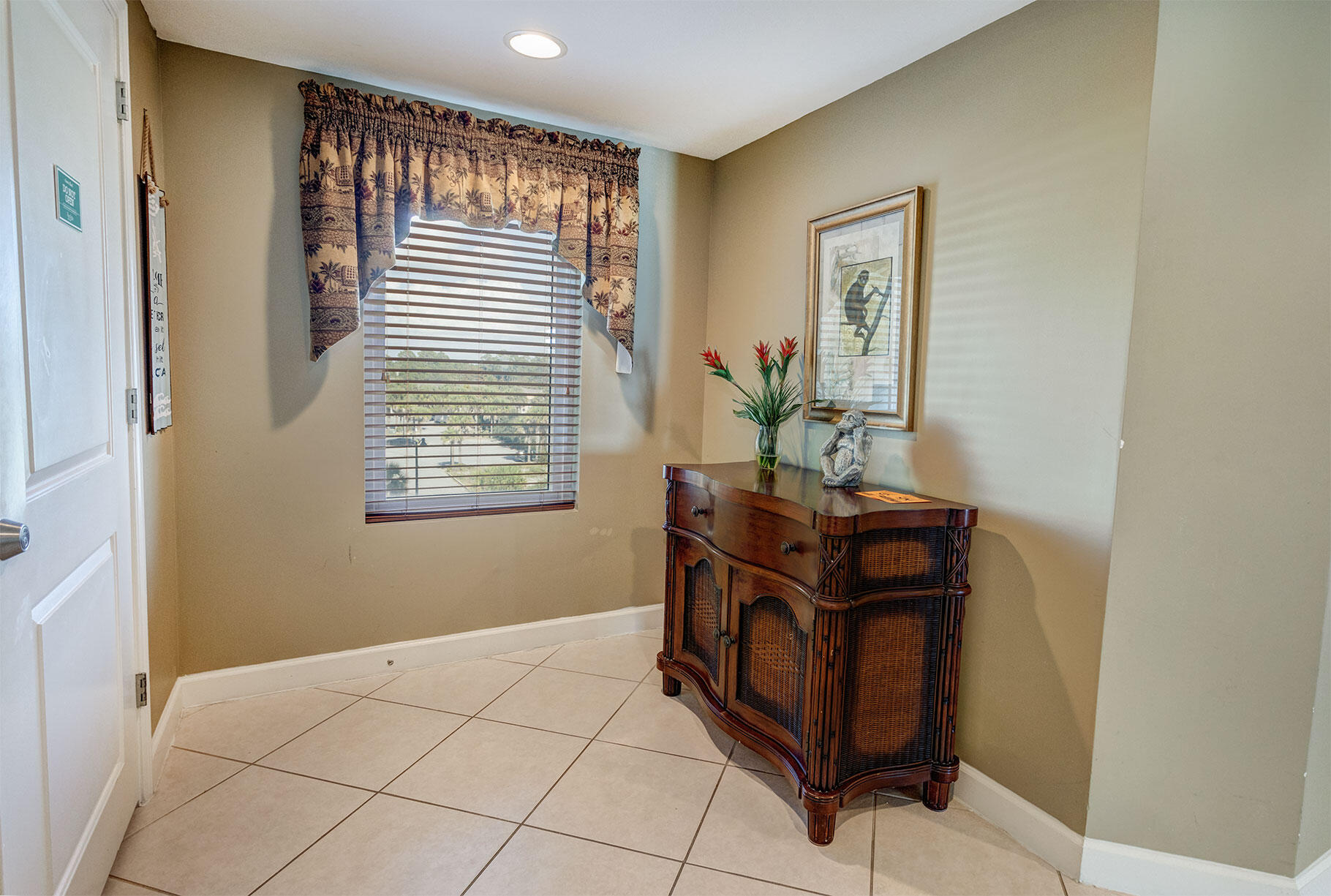 10713 Front Beach Road, Unit 401 Panama City Beach, FL 32408 - Photo 27 of 28 Entryway