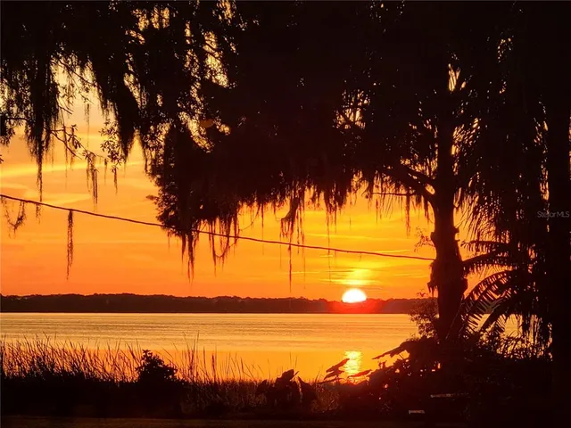 $747,000 | 32721 Lake Eustis Drive, Tavares, FL 32778