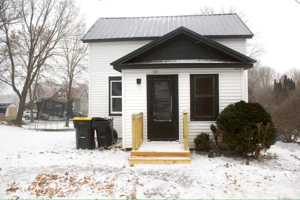 $94,900 | 113 1st Street Southwest, Fairfax, MN 55332