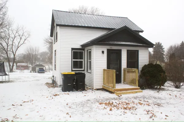 $94,900 | 113 1st Street Southwest, Fairfax, MN 55332