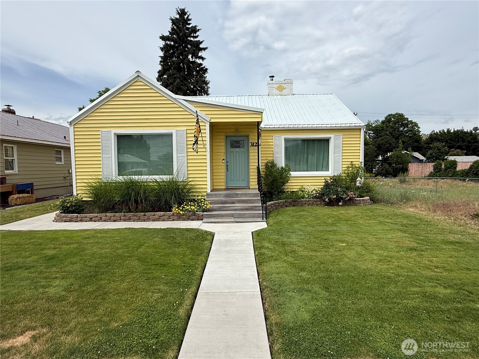 312 Ash Street South Omak, WA 98841 - Photo 1 of 38
