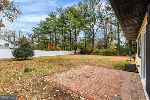 a view of backyard space