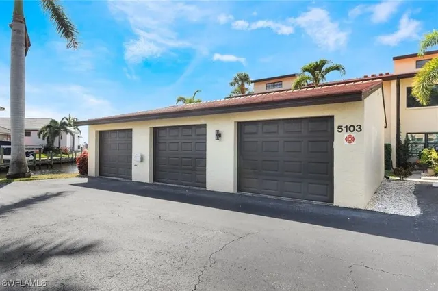 $339,900 | 5103 Sunnybrook Court, Unit 3, Cape Coral, FL 33904