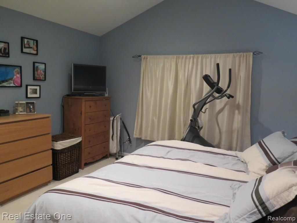 833 Miller Road Lake Orion, MI 48362 - Photo 18 of 23 cecilmstbed.jpg
